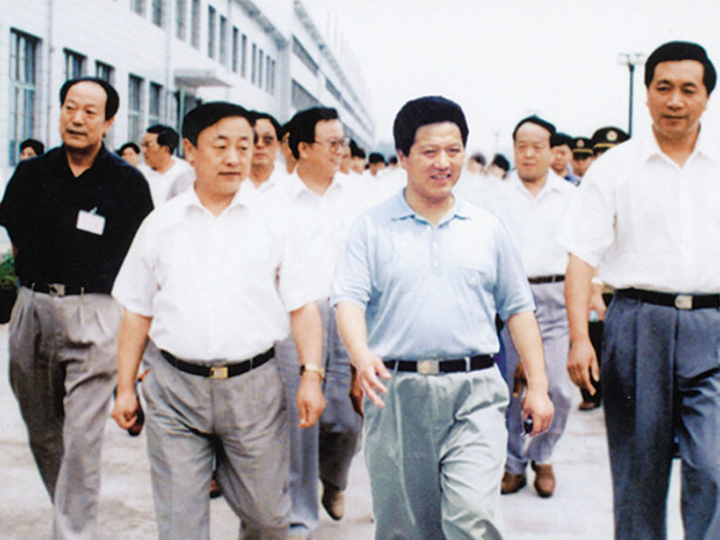 1996年9月23日原山东省省长韩寓群视察公司