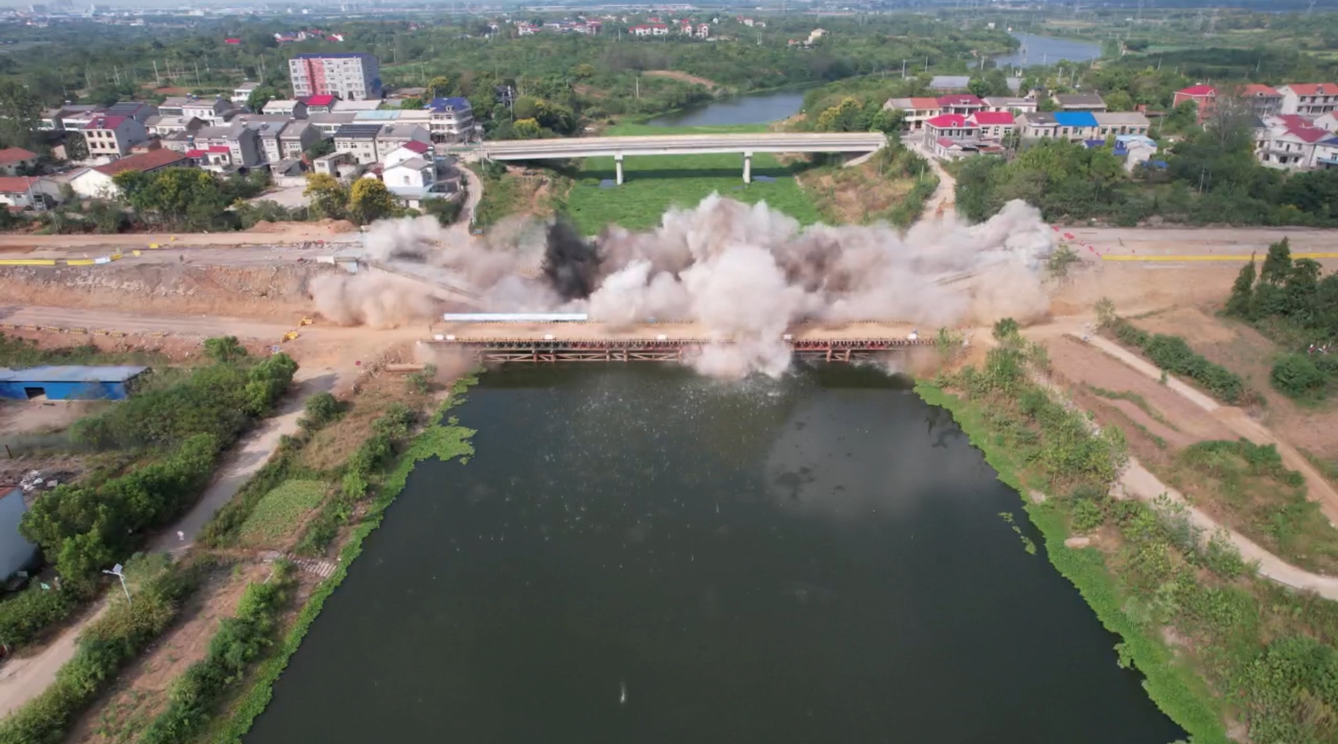 滬渝高速武漢至黃石段改擴建工程長嶺大橋爆破拆除工程