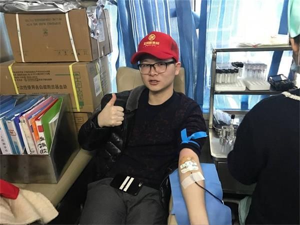 宜昌市中心血站的采血車開進金潤源集團啦！