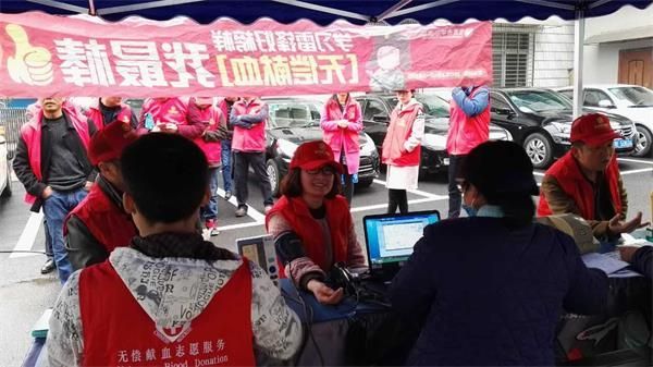 宜昌市中心血站的采血車開進金潤源集團啦！
