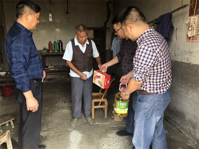 重陽送愛心 情暖萬店村