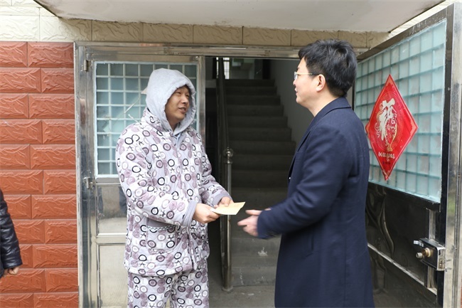 集團黨委開展節前走訪慰問