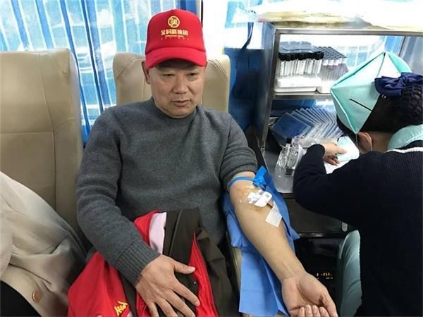 宜昌市中心血站的采血車開進金潤源集團啦！