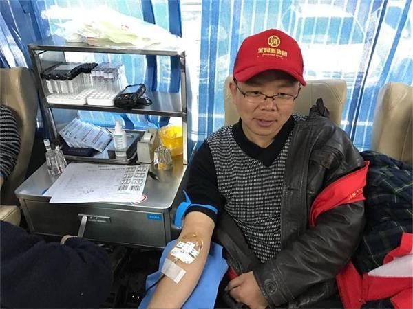 宜昌市中心血站的采血車開進金潤源集團啦！