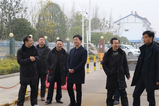 集團黨委開展節前走訪慰問