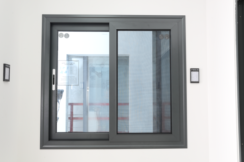 Sliding window with flyscreen 