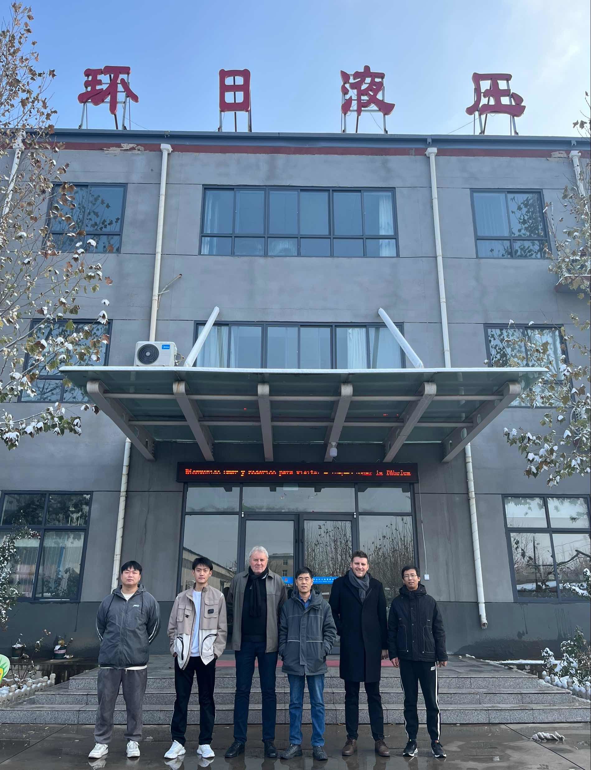 Foreign trade clients visiting and inspecting the Huanri Rubber and Plastic Factory in Xingtai City
