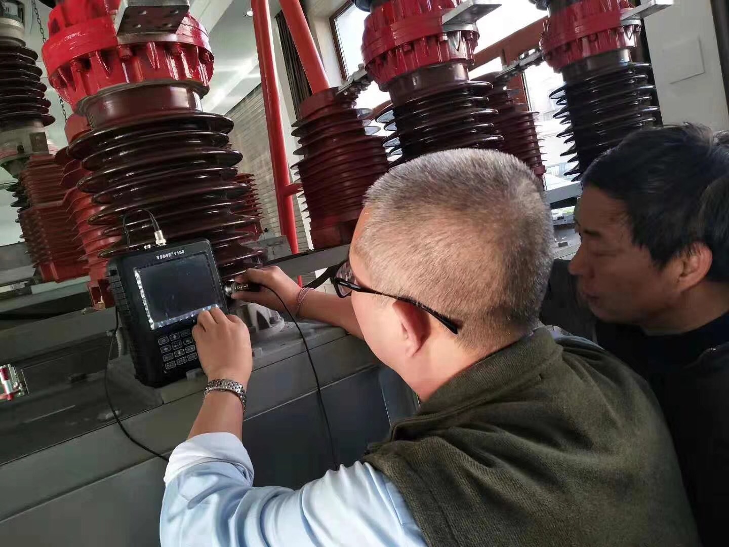 flaw detection of insulators