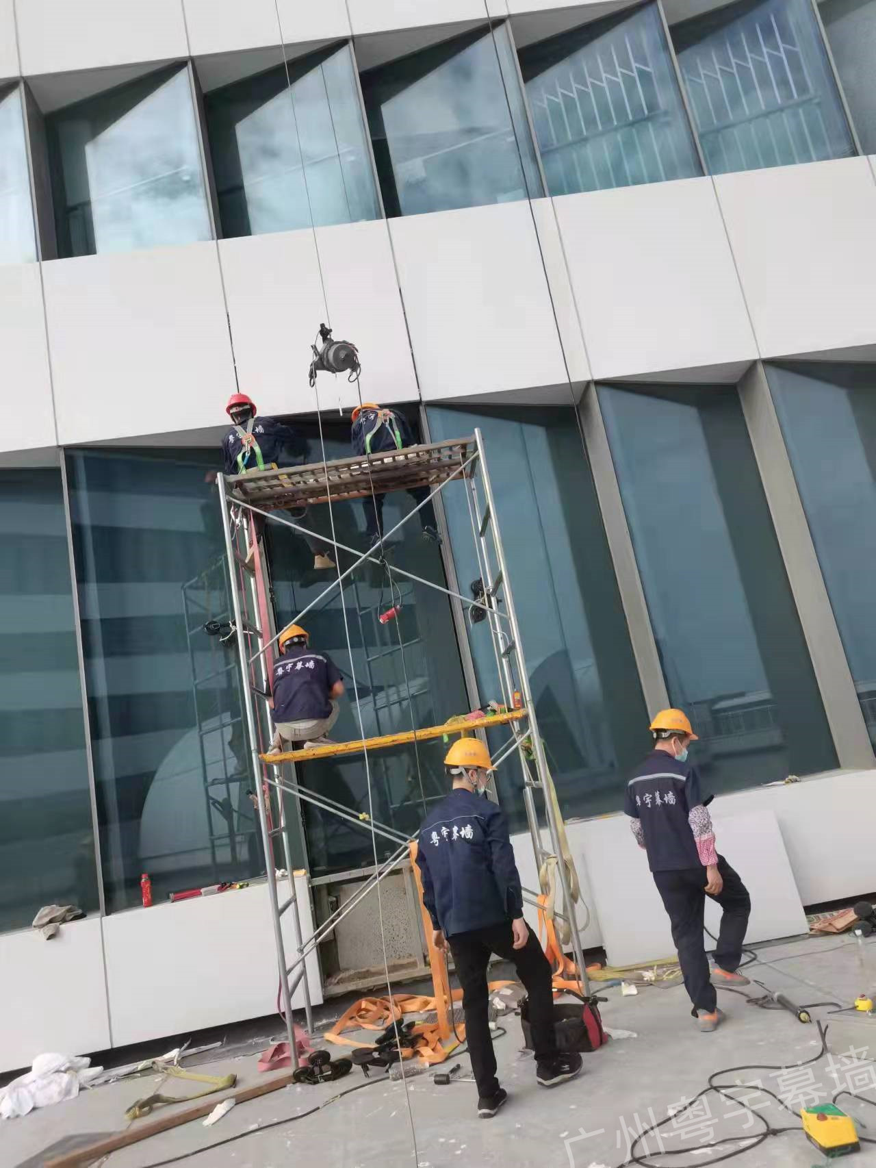 珠海口岸大厦幕墙玻璃更换工程