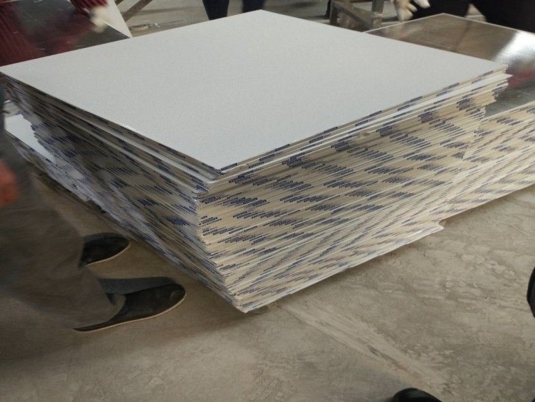 China Factory Price 600*600mm PVC Laminated Gypsum False Ceiling Board for Decoration #154