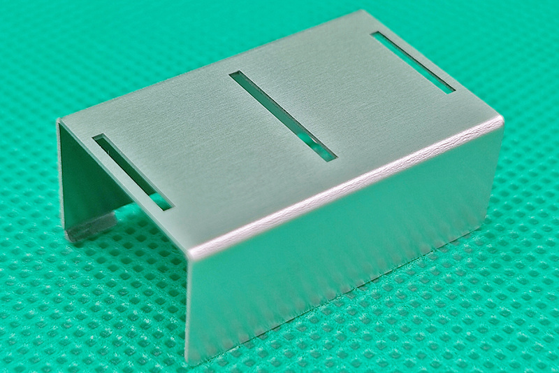 Filament shielding plates