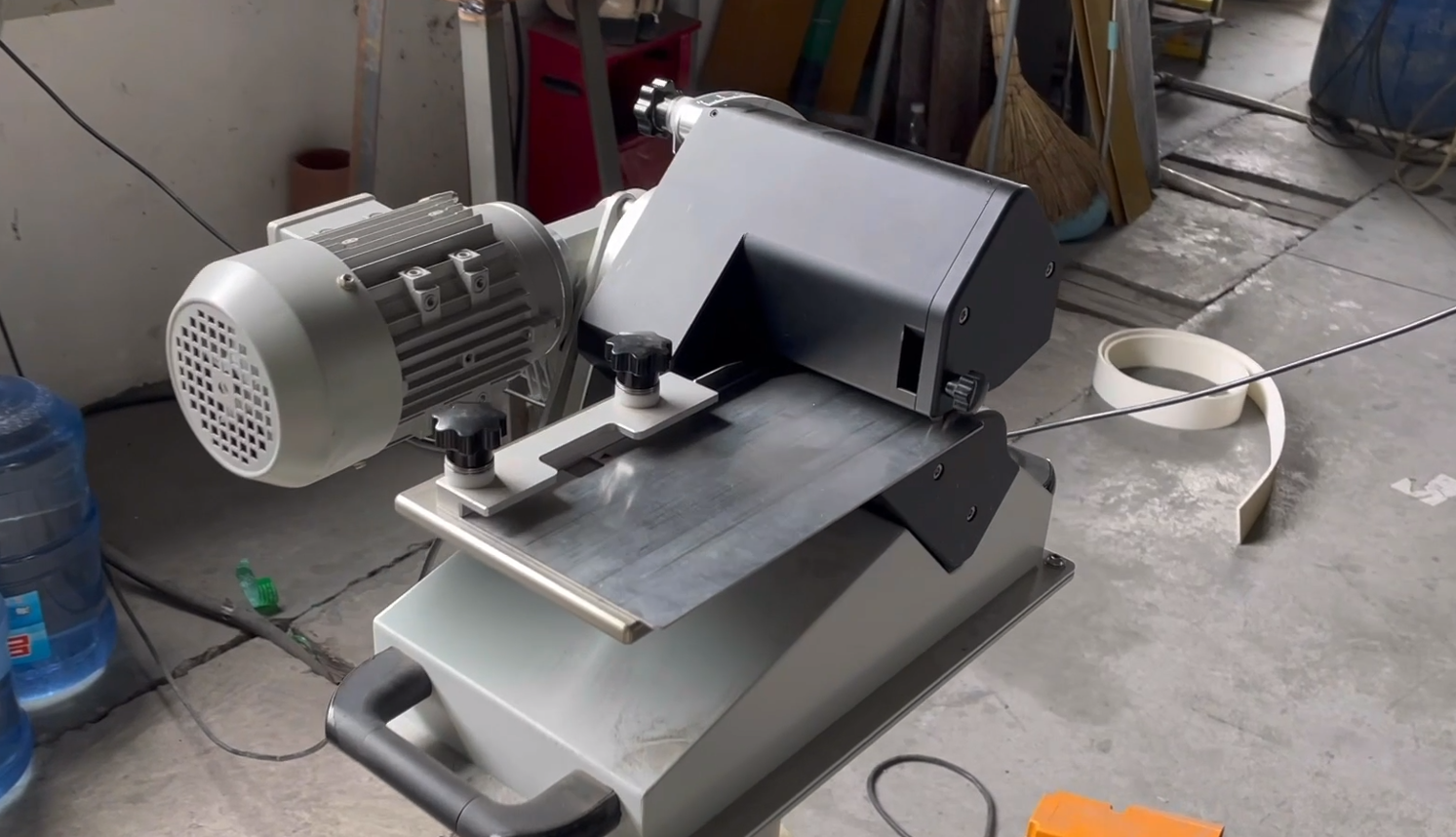 Conveyor Belt Ply Splitting Machine. Conveyor Belt Ply Splitting Machine.