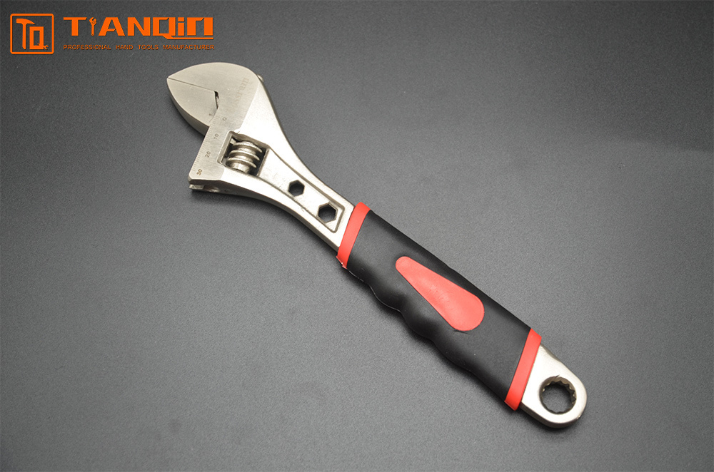Adjustable spanner