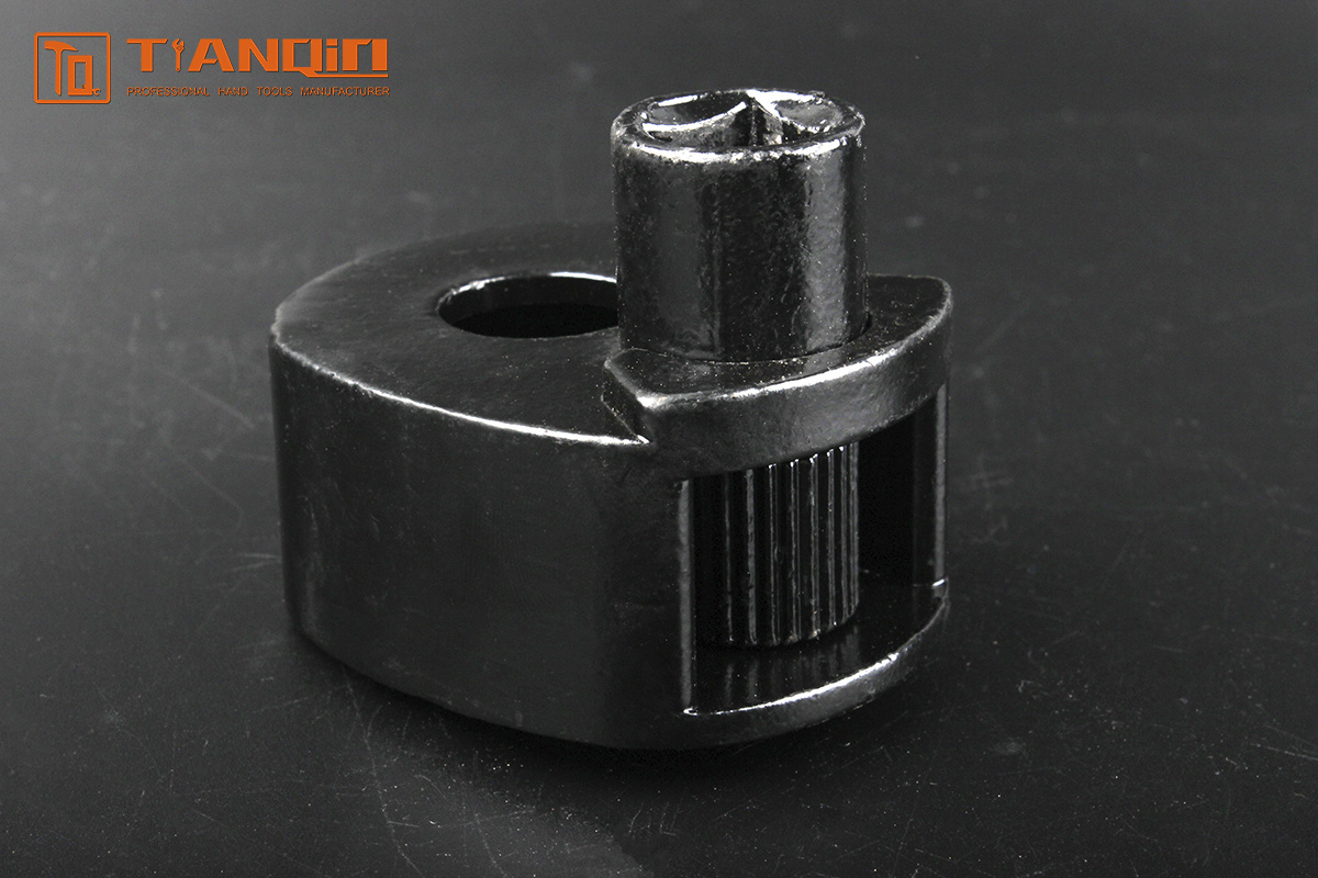 Steering wheel wrench