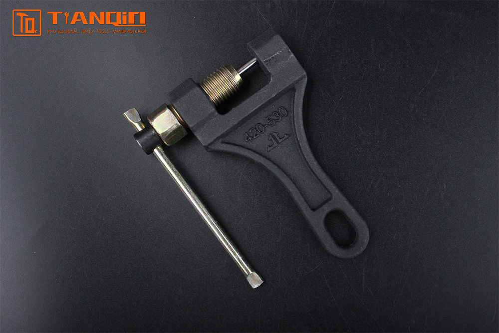 Chain breaker tools