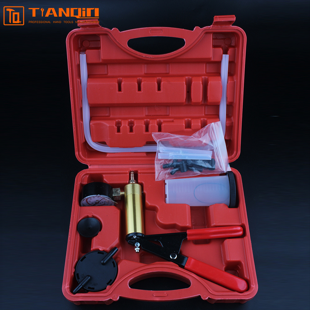 Hand-operated vacuum pump