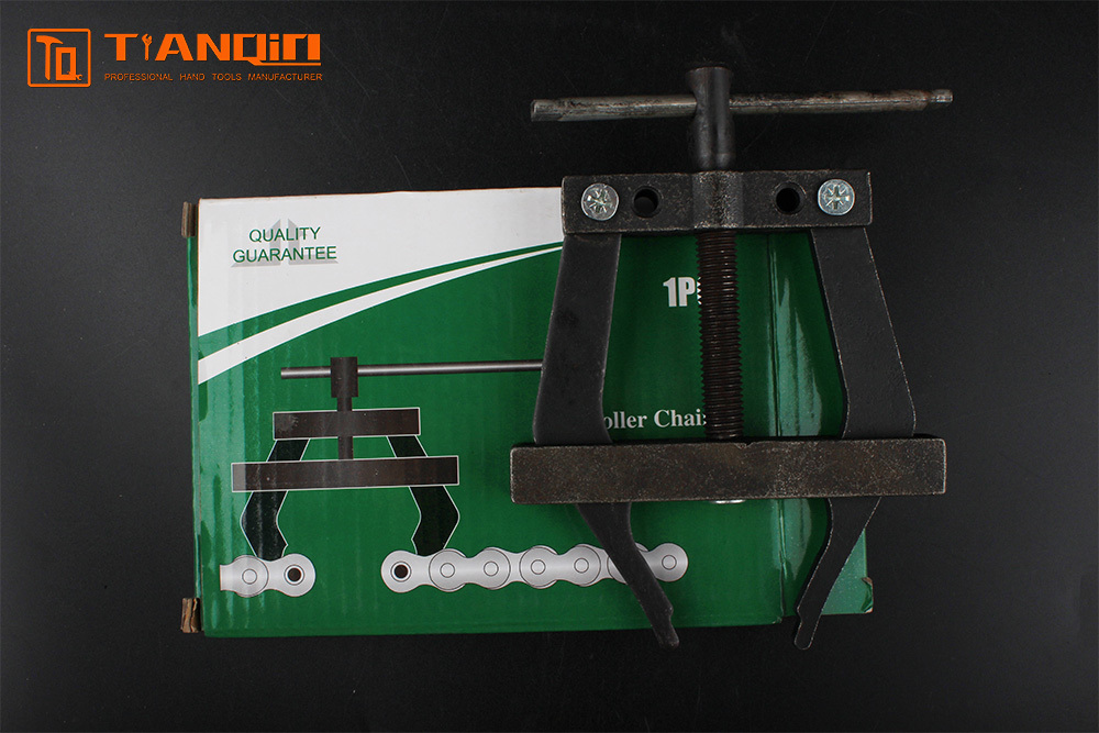 Chain tightening device