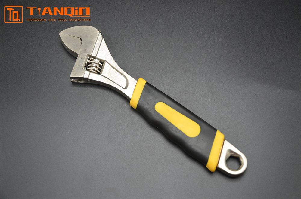 Adjustable spanner