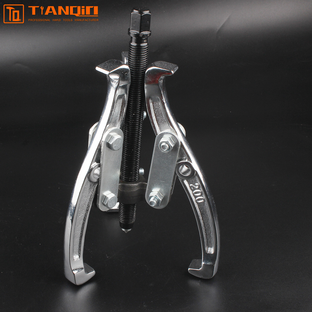 Rotary screw style 3 jaw bearing puller