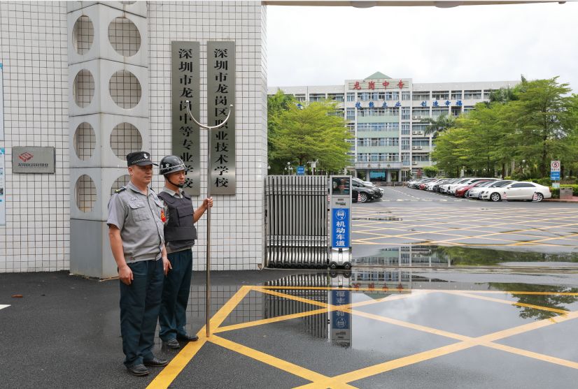 龍崗中專學校值勤