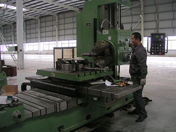 大型加工设备(用于加工直径1.2米) 大型加工设备(用于加工直径1.2米)