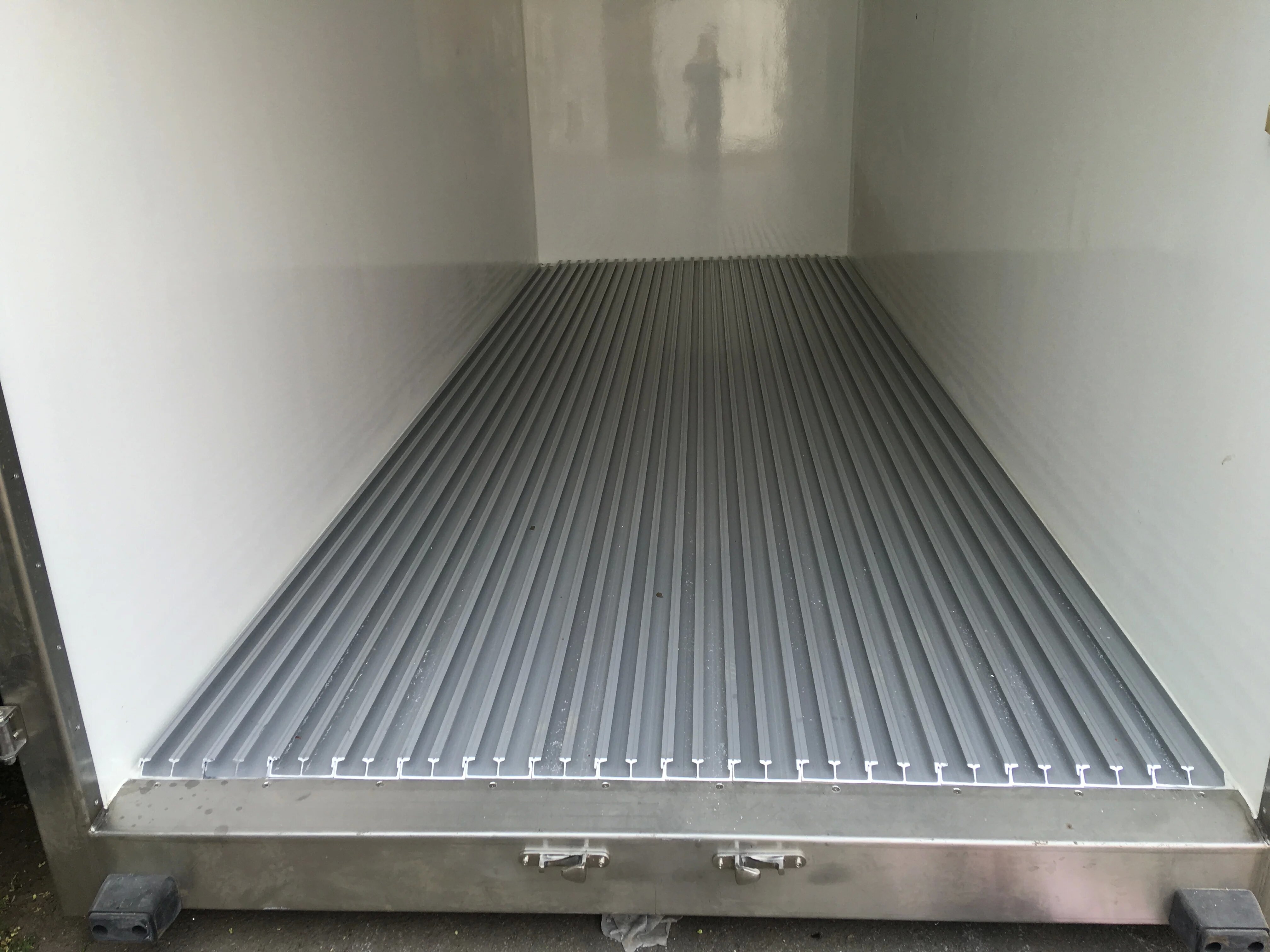 Essential Features to Consider When Choosing a Light Truck Body