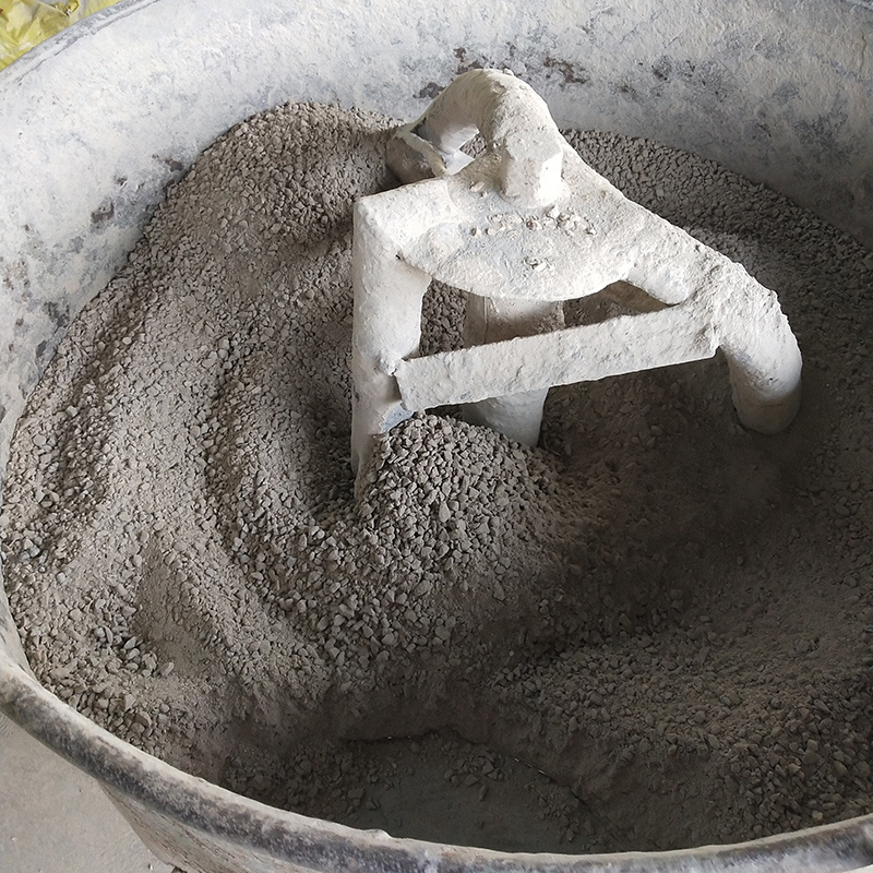 High temperature wear-resistant and compressive castable