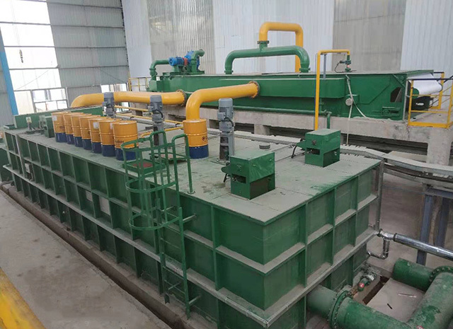 Emulsion system for six-roll reversible rolling mill