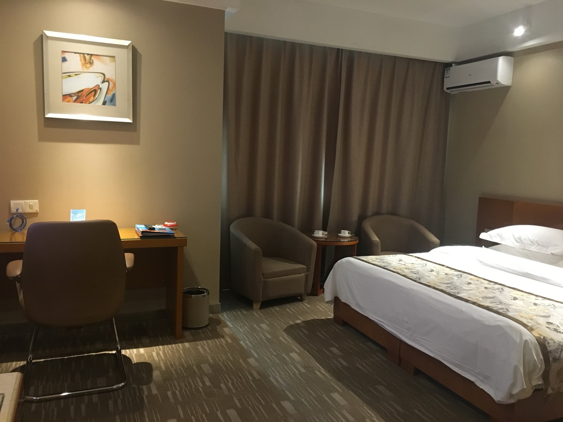 Business King Room