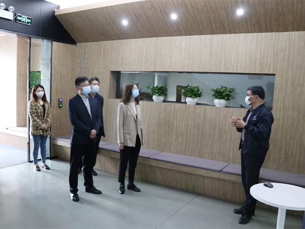 丹陽市副市長任翠霞一行調(diào)研公司