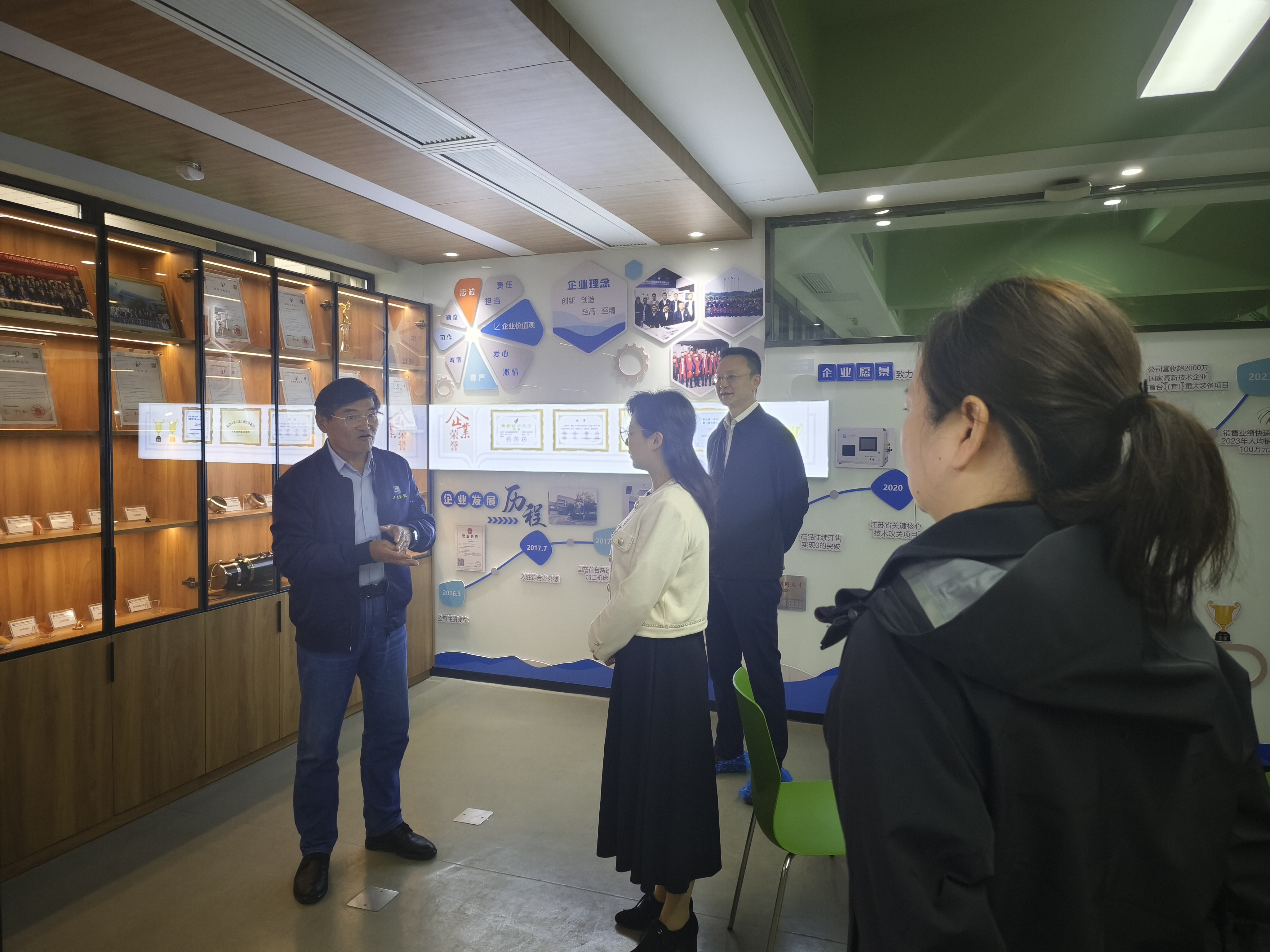 丹陽市副市長謝豐羽一行考察江蘇工大金凱高端裝備制造有限公司