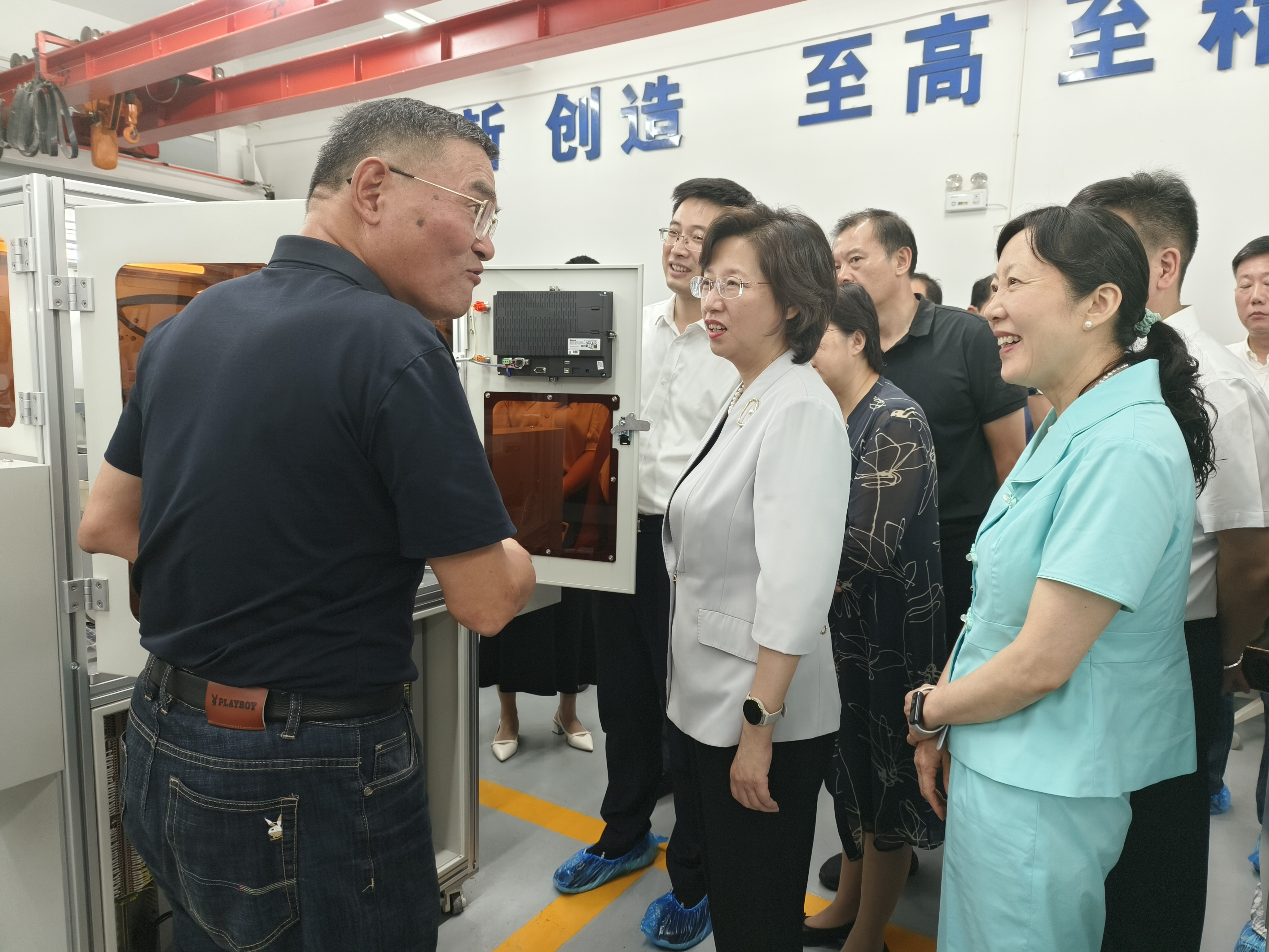 鎮(zhèn)江市市委常委、宣傳部部長、副市長殷敏一行蒞臨江蘇工大金凱高端裝備制造有限公司