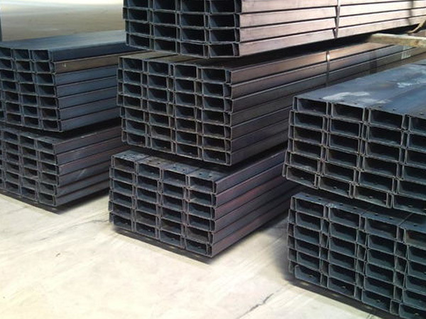 A long steel with a grooved section