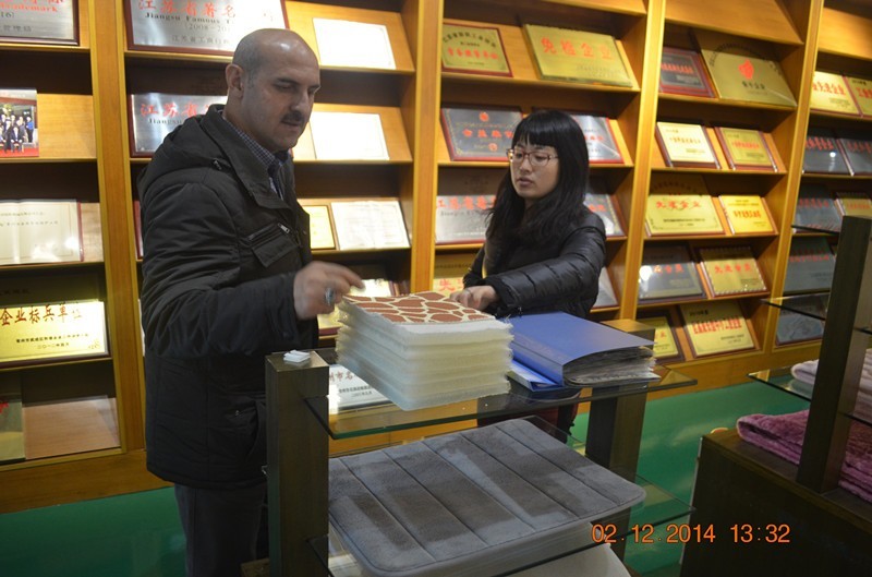 2014年12月2日，来自土耳其的客户来到五洋纺机参观交流