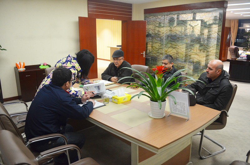 2014年12月22日，来自土耳其的客户来到五洋纺机参观交流