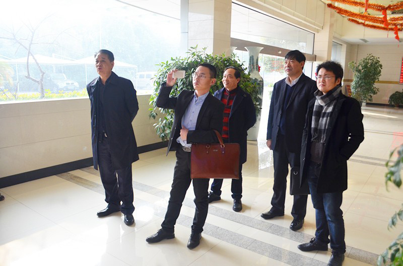2015年1月22日，来自杭州的客户来到五洋纺机参观交流