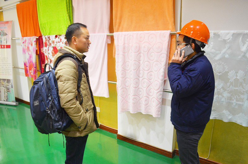 2014年12月29日，来自杭州的客户来到五洋纺机参观交流
