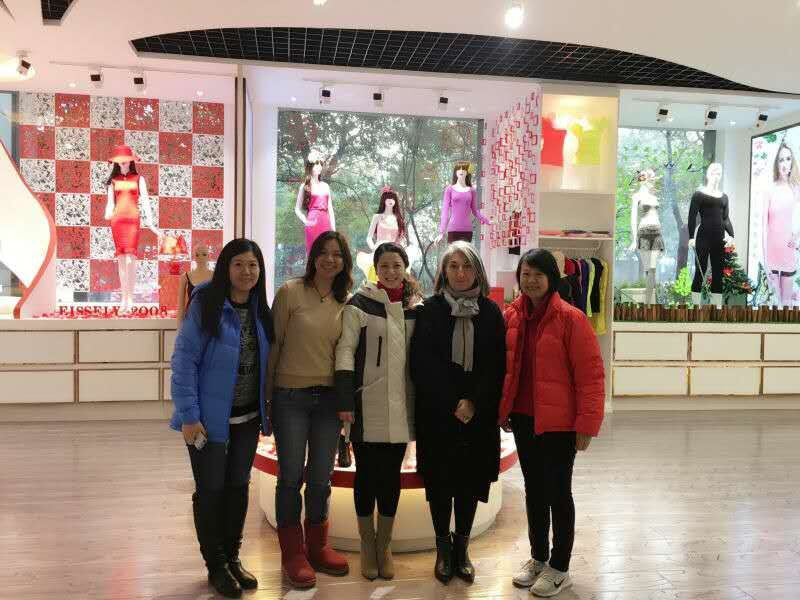 2015年12月14日，来自香港的客户来到五洋纺机参观交流