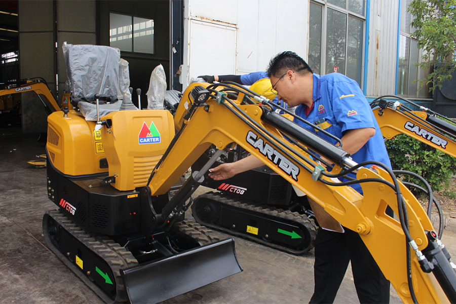 Carter Heavy Industries products are selling well during the peak season, and employees are fighting to maintain orders under high temperatures