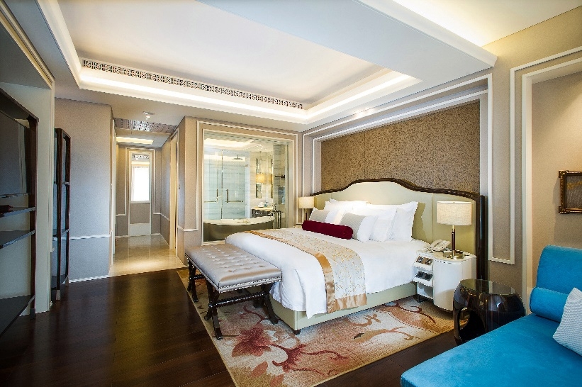 Bedroom bed