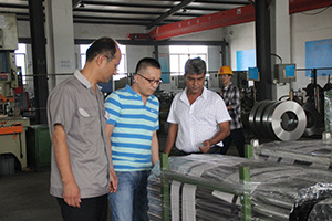 Bangladesh client Mr.Baki visits and inspects our factory