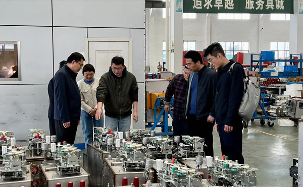 南水北调东线集团有限公司，副总指挥裴旭东一行参观正锐集团，总工程师黄金伟陪同。