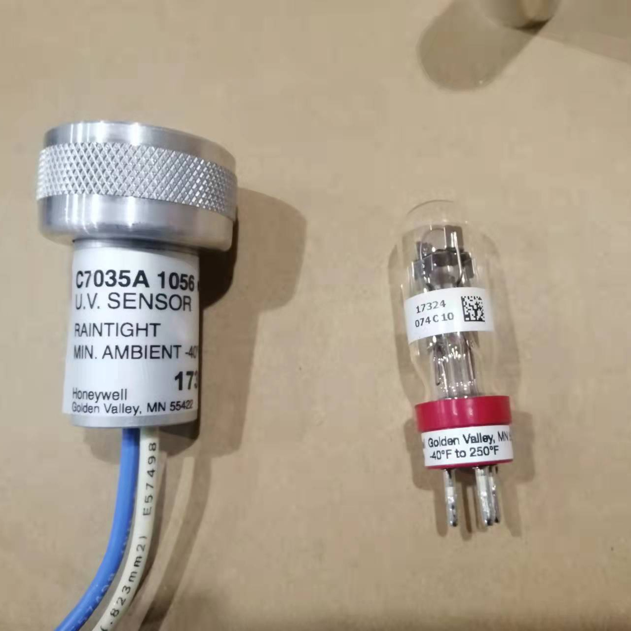 Honeywell C7035A1056 flame detector