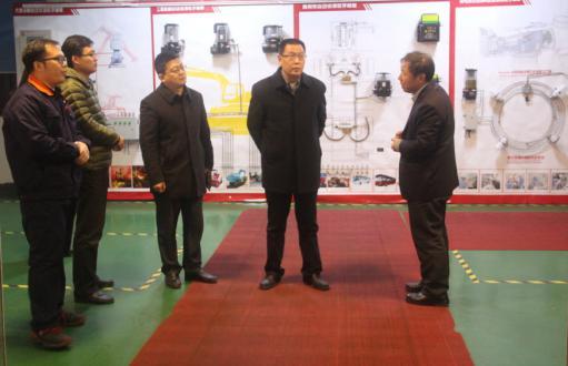 郑州市工信委党组副书记刘延龄一行 莅临郑州奥特科技有限公司指导工作