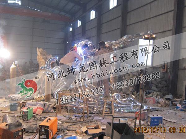 不锈钢雕塑制作施工现场