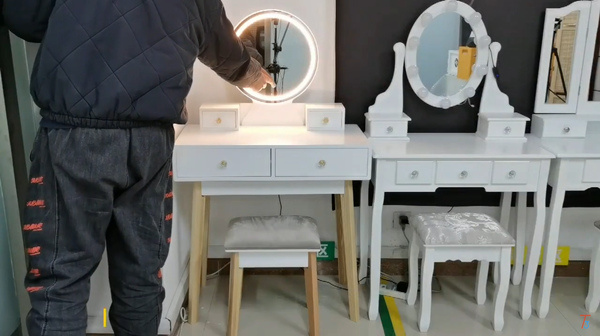 Nordic Round LED Mirror Dressing Table With Stool