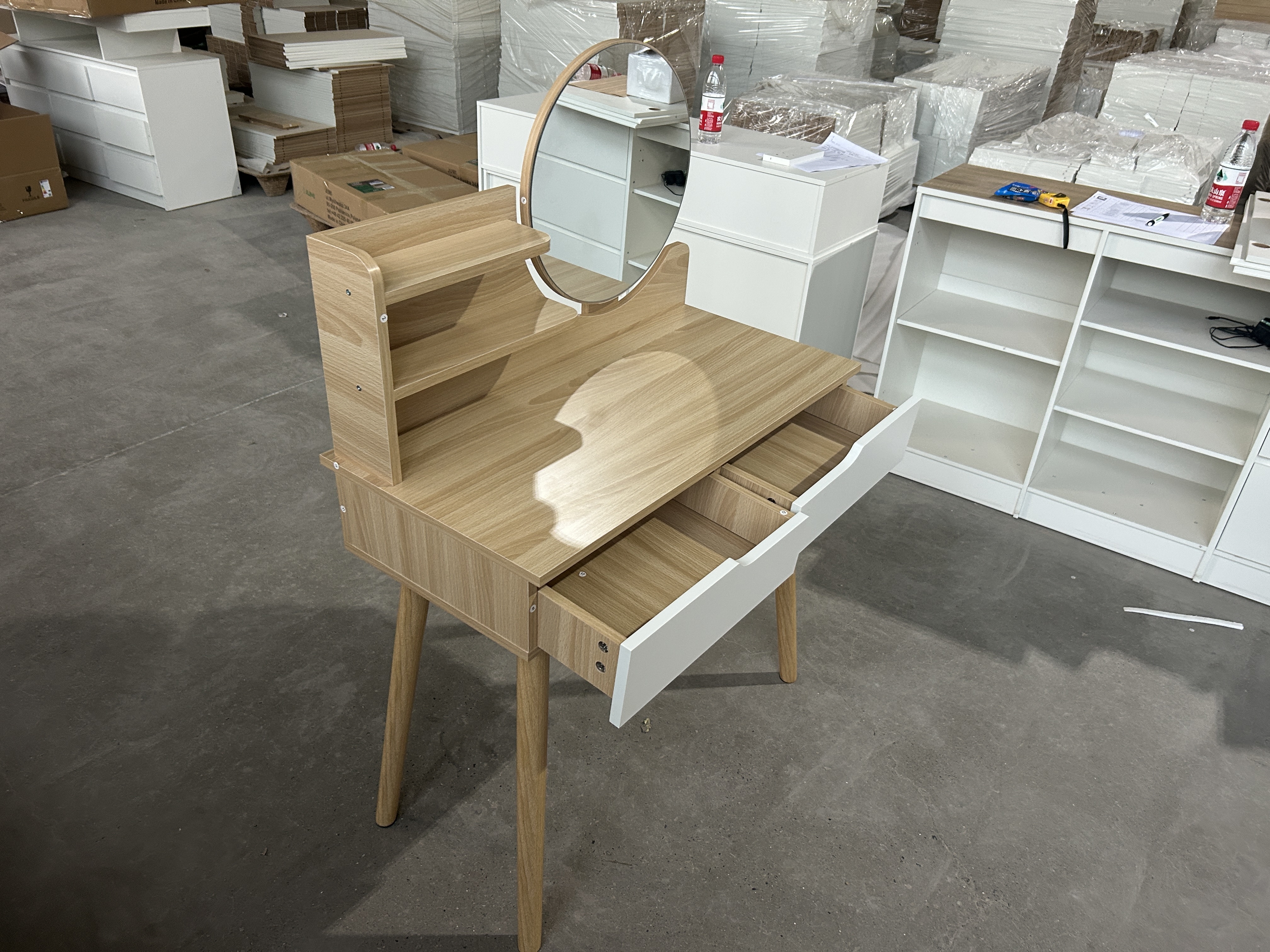 Jinan Tri-Tiger's Vanity Table for Polish Retailer