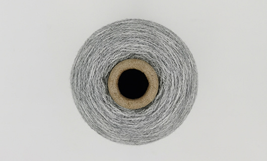 Core spun yarn is generally made of synthetic fiber filaments with good strength and elasticity as the core yarn