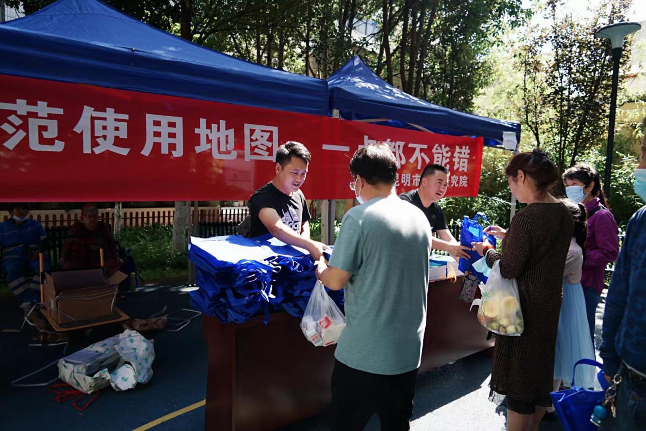 昆明市测绘研究院举行全国测绘法宣传活动