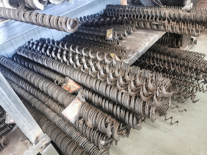 Continuous Uniform-Thickness Blade